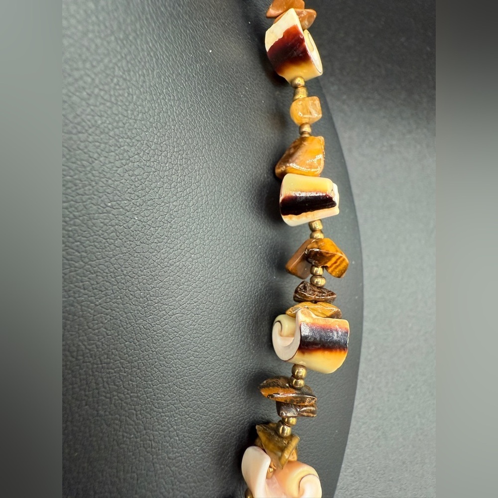 Vintage Shell and Bead Necklace in Brown and Cream - Picture 17 of 17